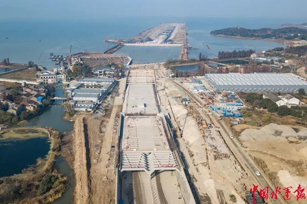“三重六層”防水施工方案，確保國內(nèi)在建Z長湖底隧道滴水不漏